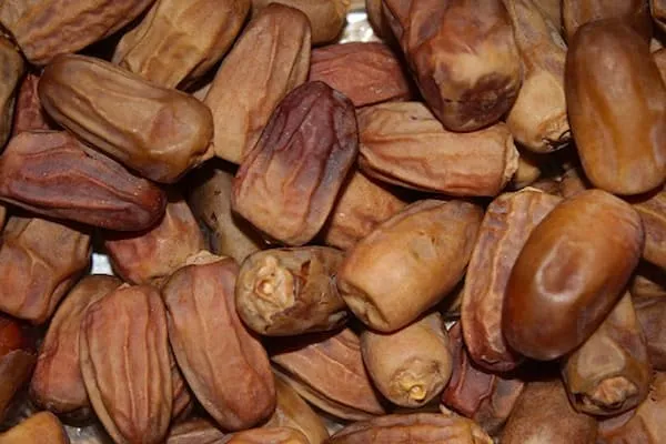 خرید جدیدترین انواع خرمای زاهدی خشک
